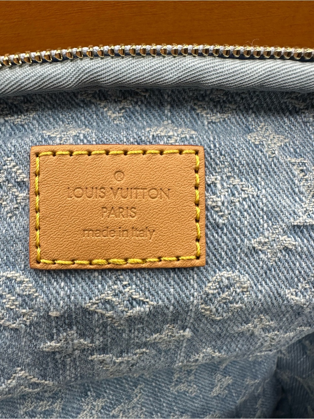 Louis Vuitton Denim mini bumbag - Picture 4 of 13